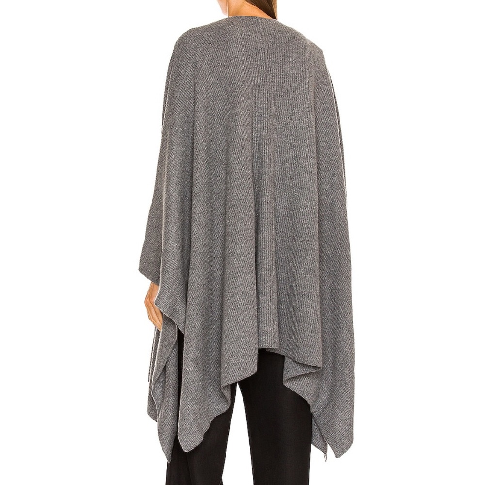 Weekend Stories Poncho - Picture 3 of 8